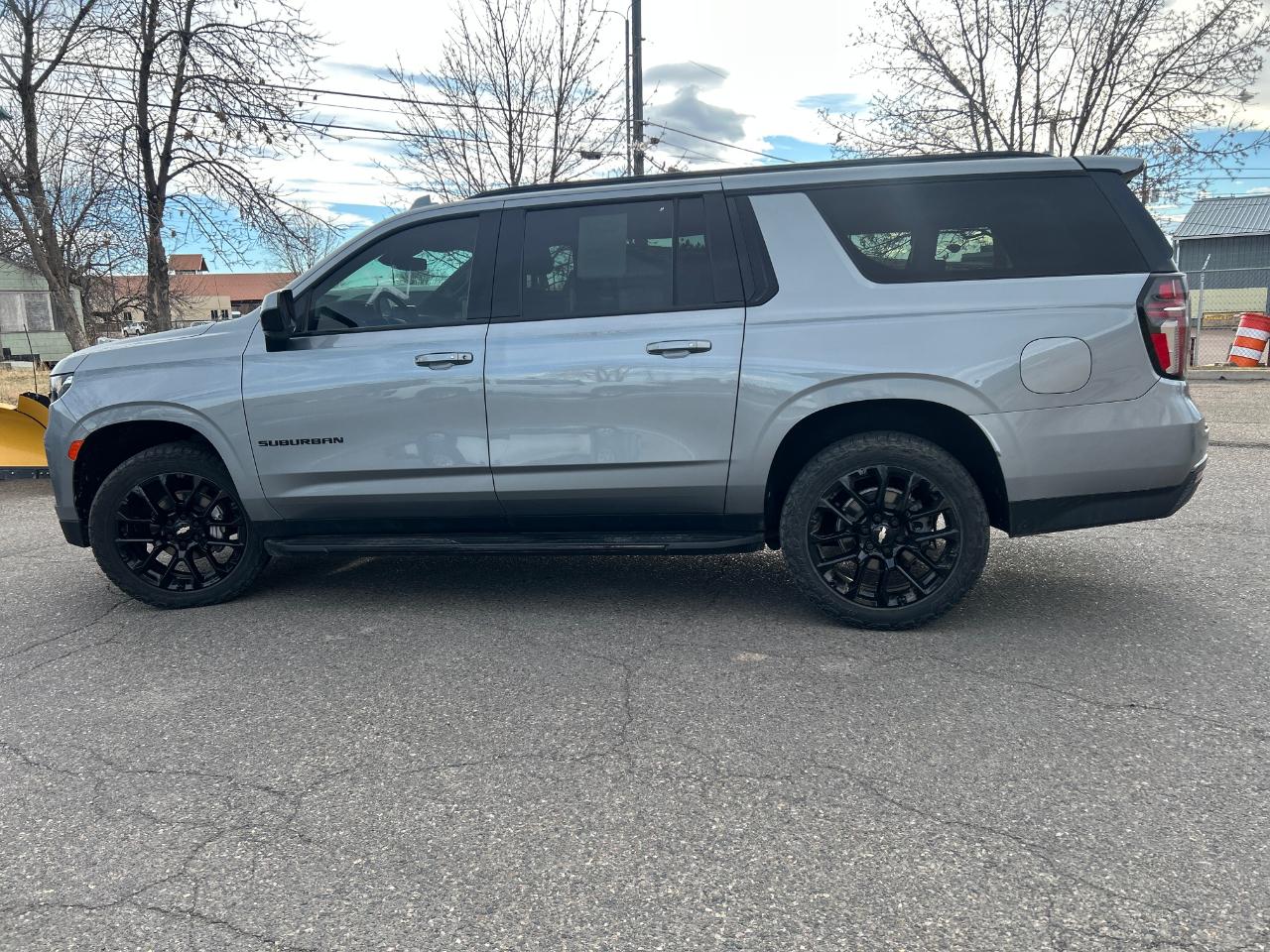 2023 Chevrolet Suburban 4WD 4dr RST