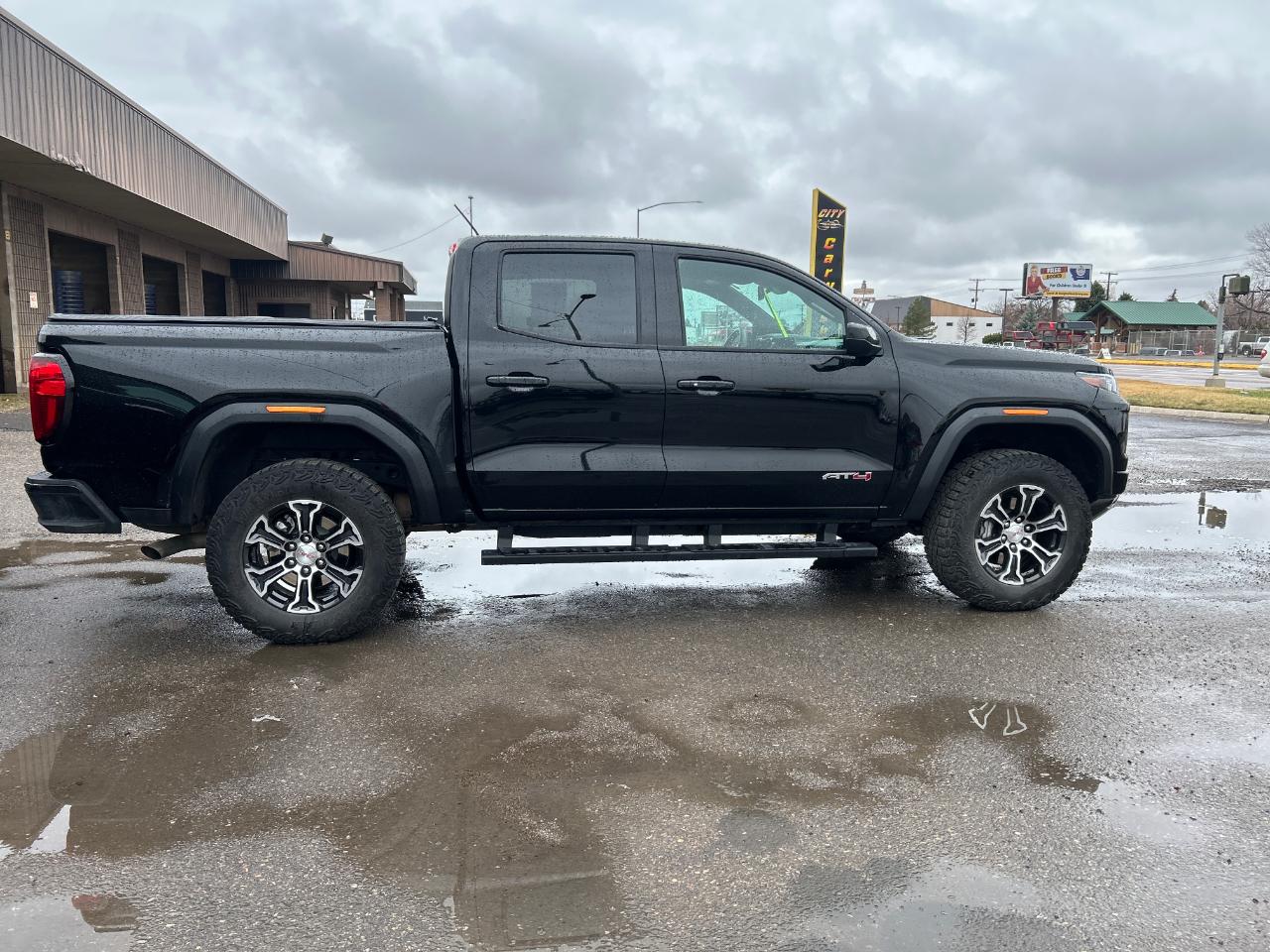 GMC Canyon 4WD Crew Cab AT4 2024