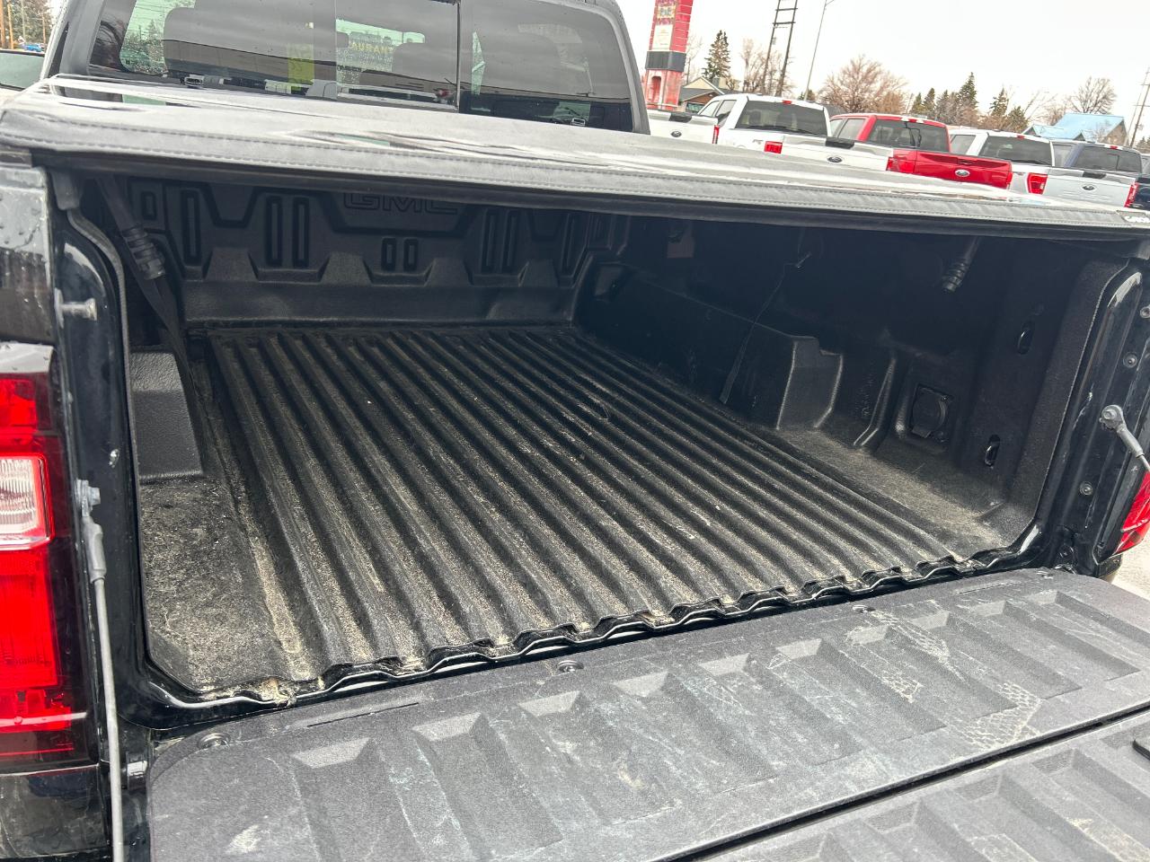 GMC Canyon 4WD Crew Cab AT4 2024