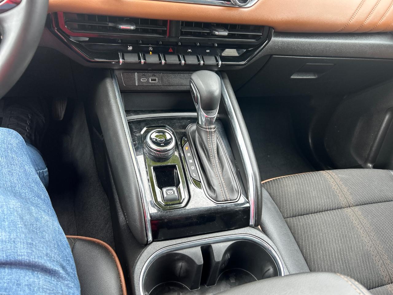 GMC Canyon 4WD Crew Cab AT4 2024