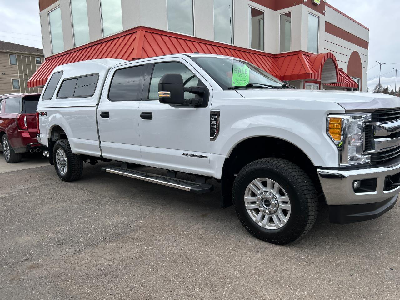 Ford Super Duty F-350 SRW XLT 4WD Crew Cab 8' Box 2017