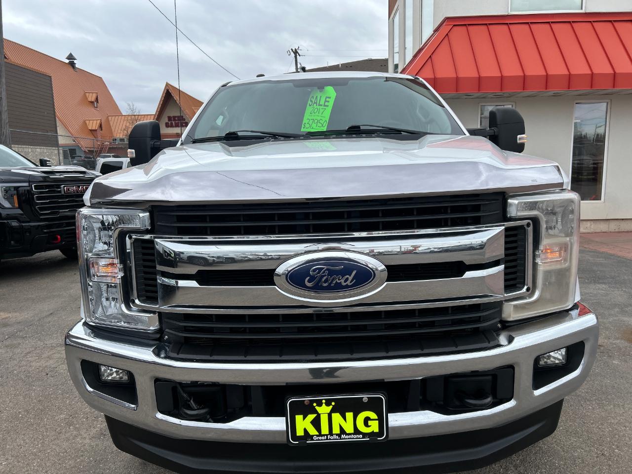 Ford Super Duty F-350 SRW XLT 4WD Crew Cab 8' Box 2017