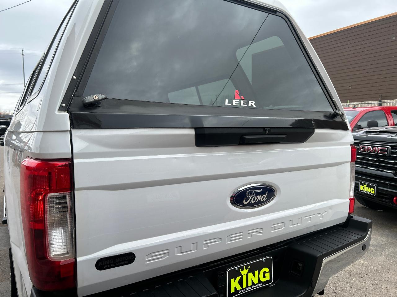 Ford Super Duty F-350 SRW XLT 4WD Crew Cab 8' Box 2017