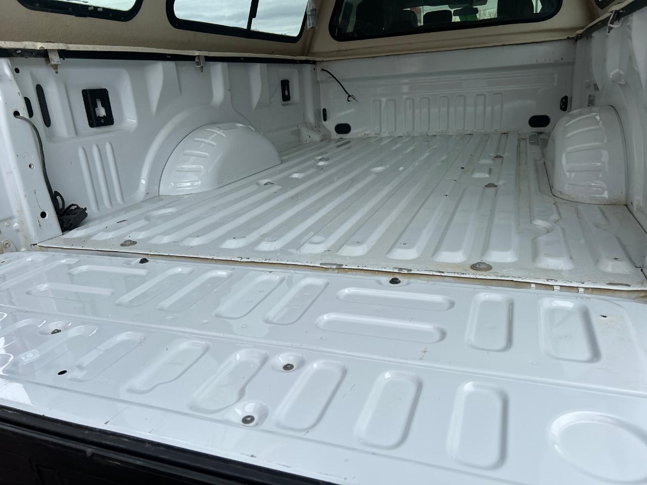 Ford Super Duty F-350 SRW XLT 4WD Crew Cab 8' Box 2017