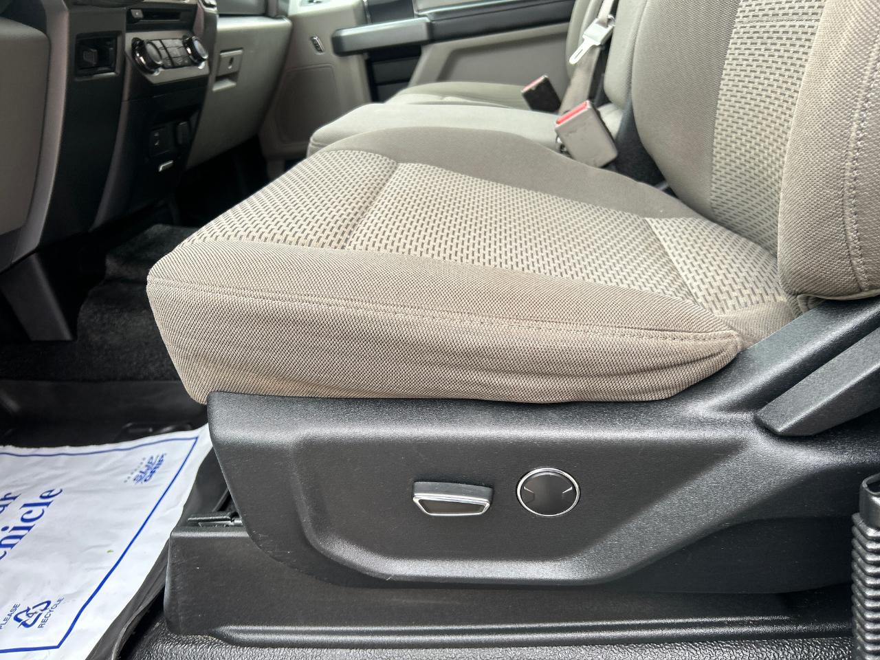 Ford Super Duty F-350 SRW XLT 4WD Crew Cab 8' Box 2017