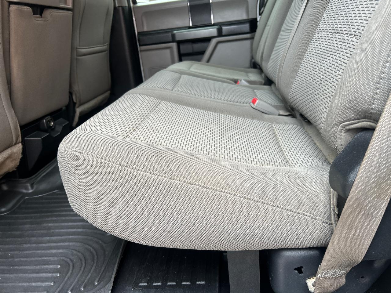 Ford Super Duty F-350 SRW XLT 4WD Crew Cab 8' Box 2017