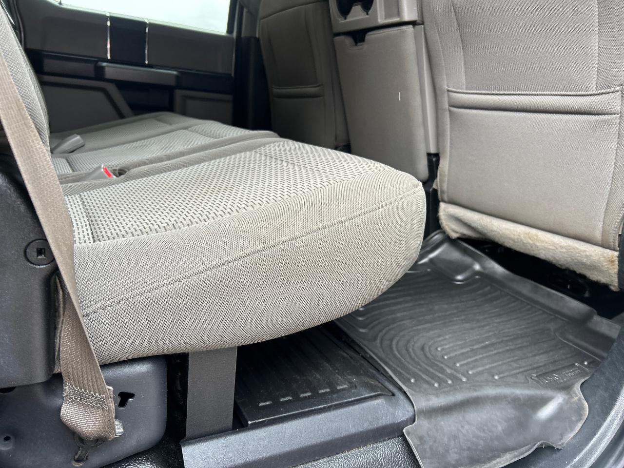 Ford Super Duty F-350 SRW XLT 4WD Crew Cab 8' Box 2017