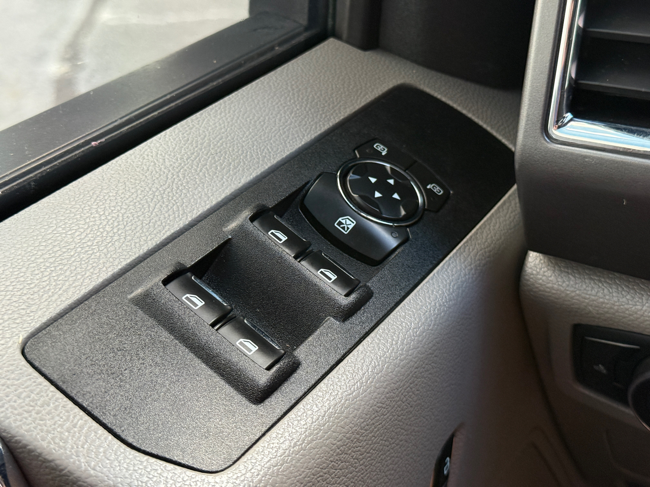 2018 Ford F-250 XLT photo 17