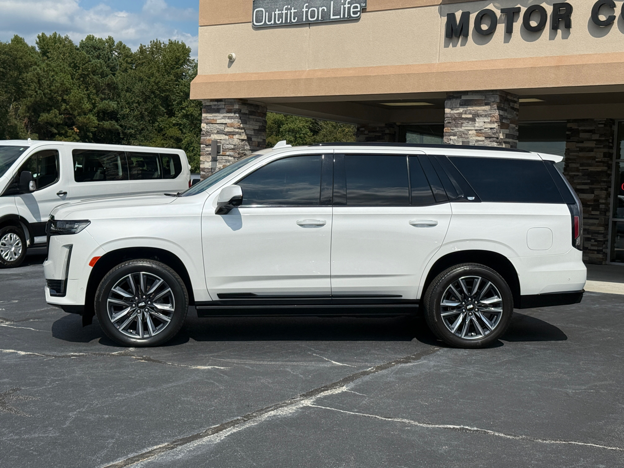 2023 Cadillac Escalade Sport photo 2