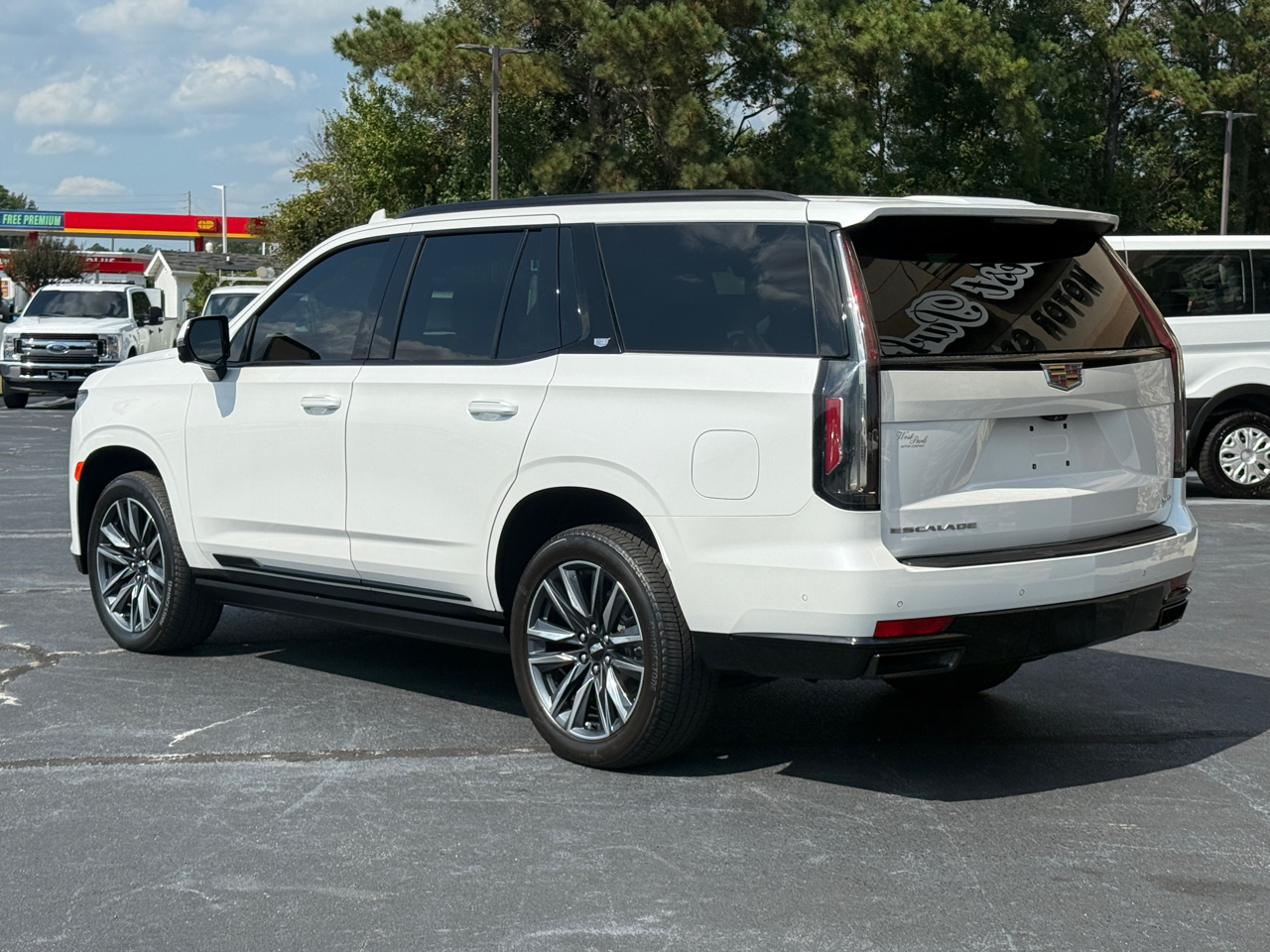 2023 Cadillac Escalade Sport photo 3