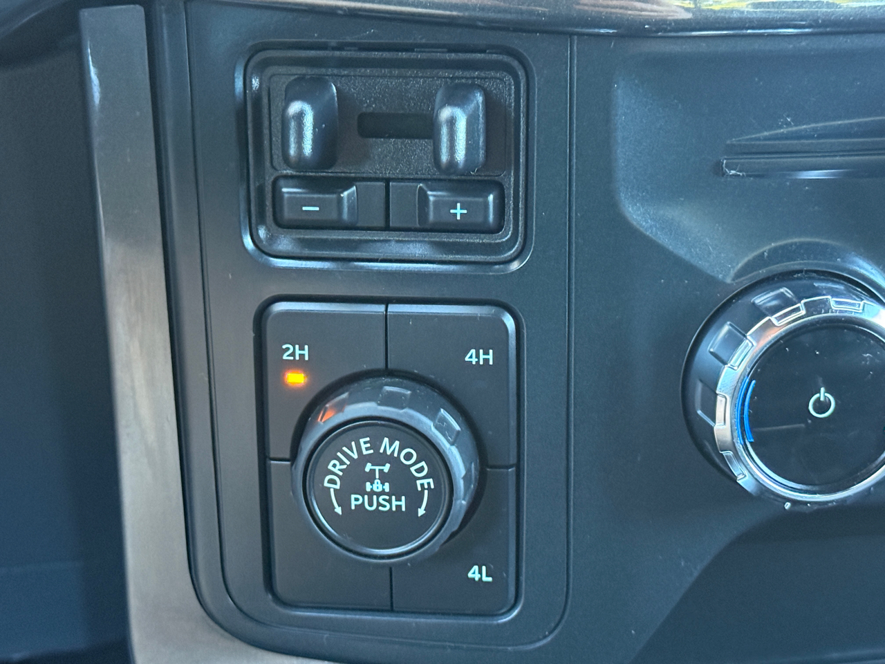 Ford F-150 Lariat SuperCrew 4WD 2022 Ford F-150 Lariat SuperCrew 4WD 2022