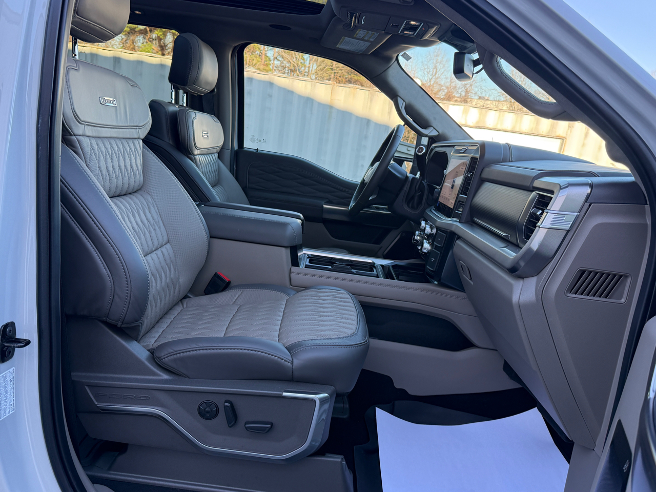 Ford F-450 SD Platinum Crew Cab DRW 4WD 2025