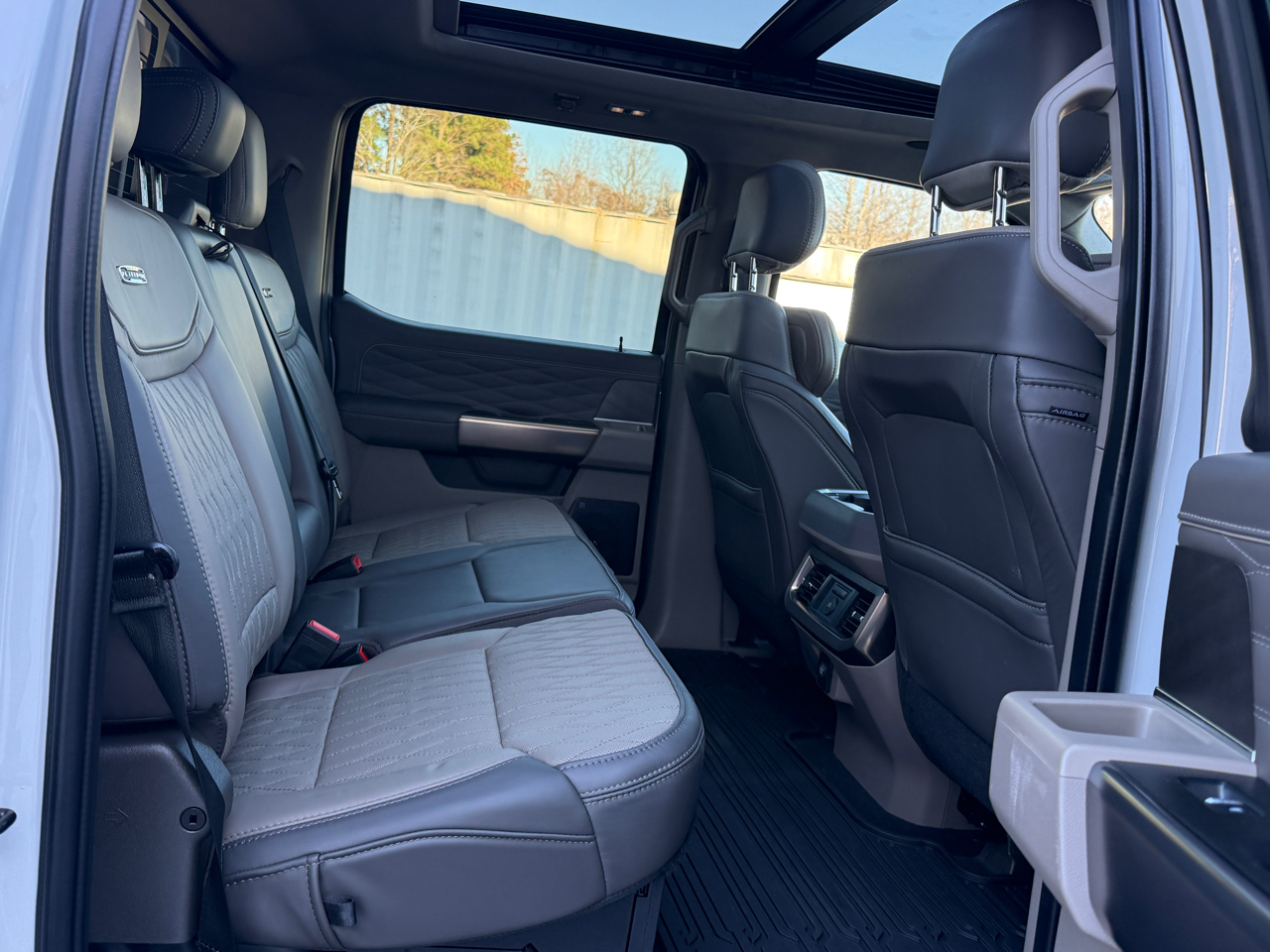 Ford F-450 SD Platinum Crew Cab DRW 4WD 2025