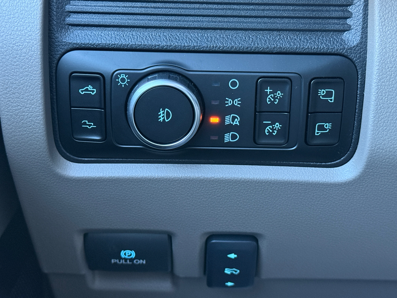 Ford F-450 SD Platinum Crew Cab DRW 4WD 2025