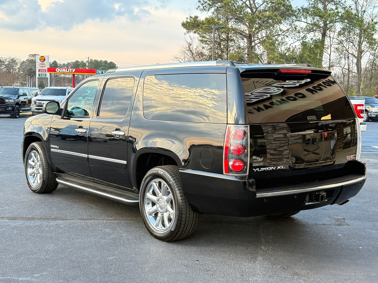 GMC Yukon Denali XL 4WD 2012