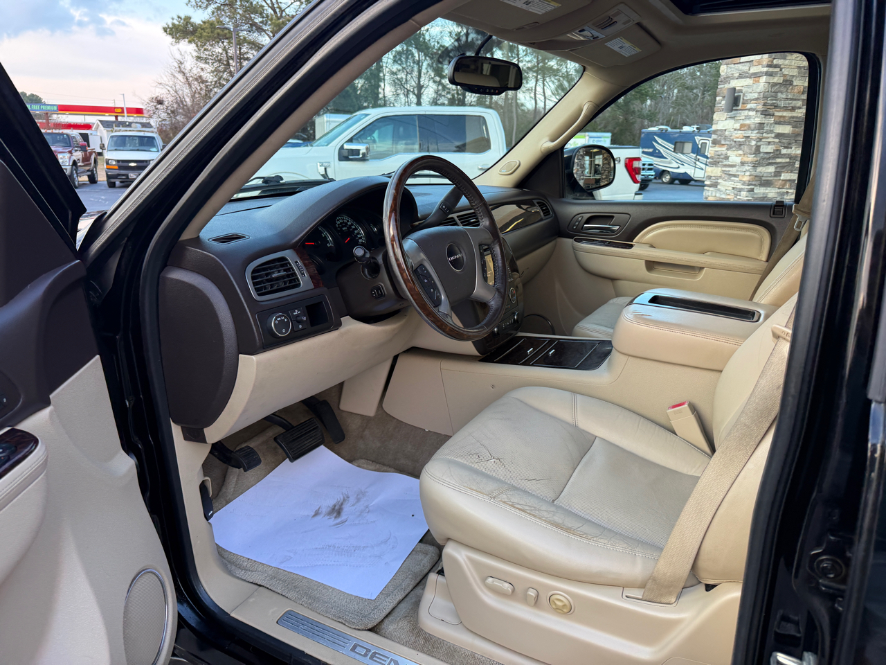 GMC Yukon Denali XL 4WD 2012