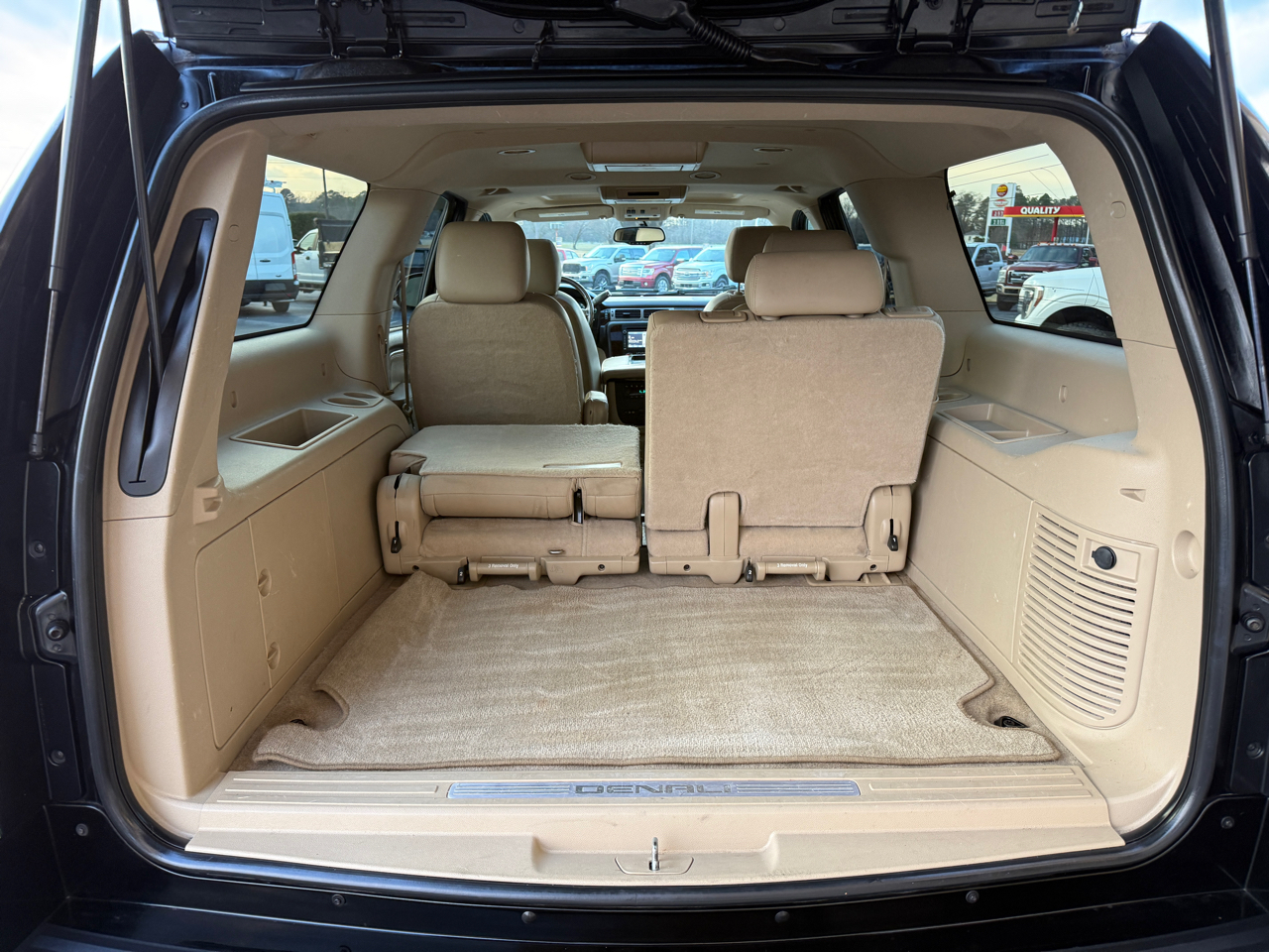 GMC Yukon Denali XL 4WD 2012