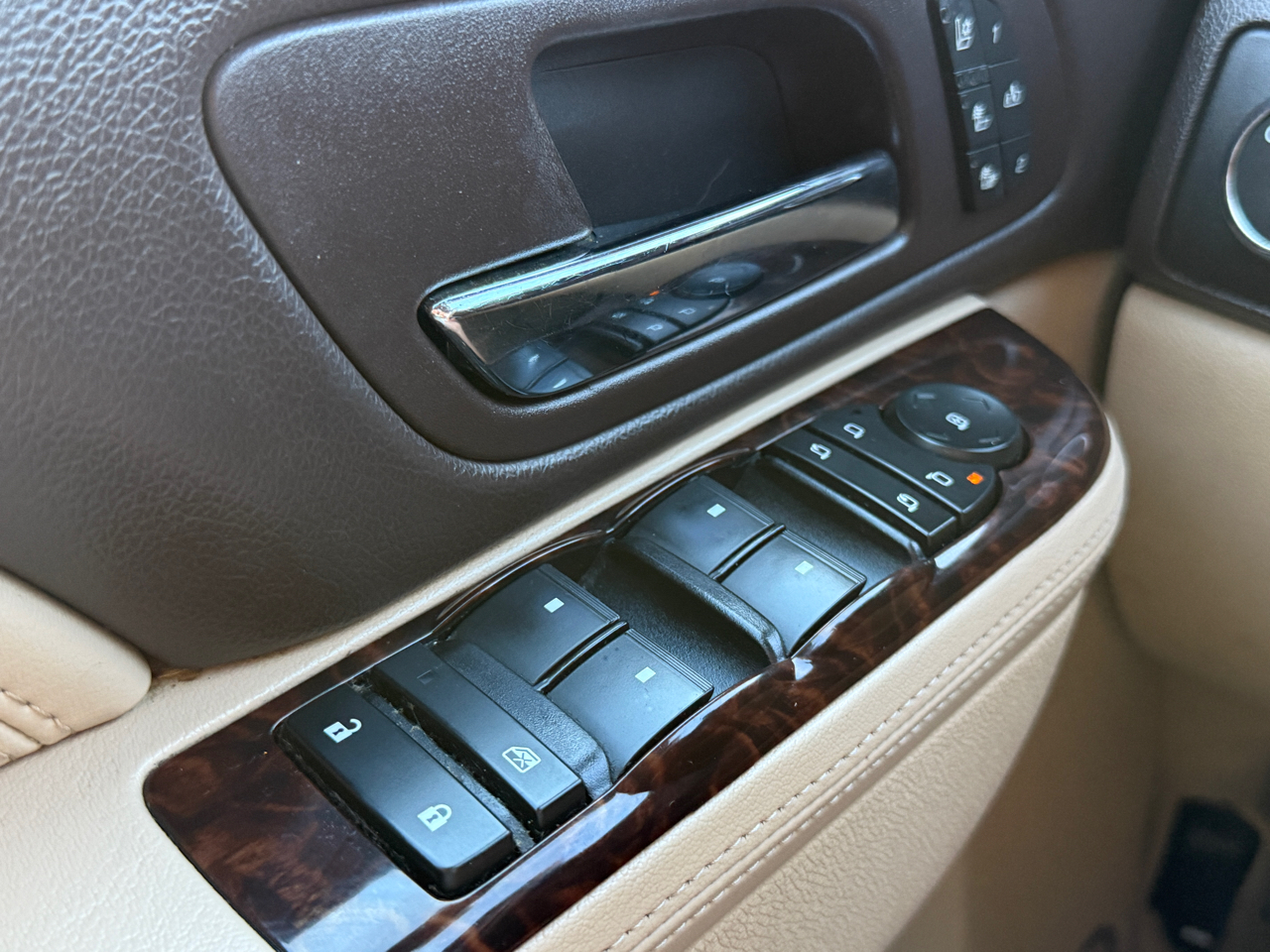 GMC Yukon Denali XL 4WD 2012