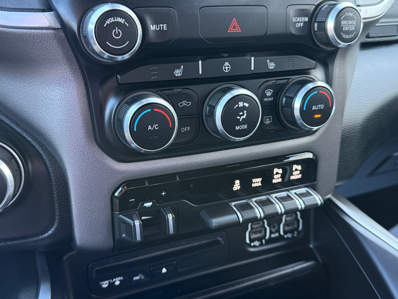 RAM 1500 Big Horn Crew Cab SWB 4WD 2019