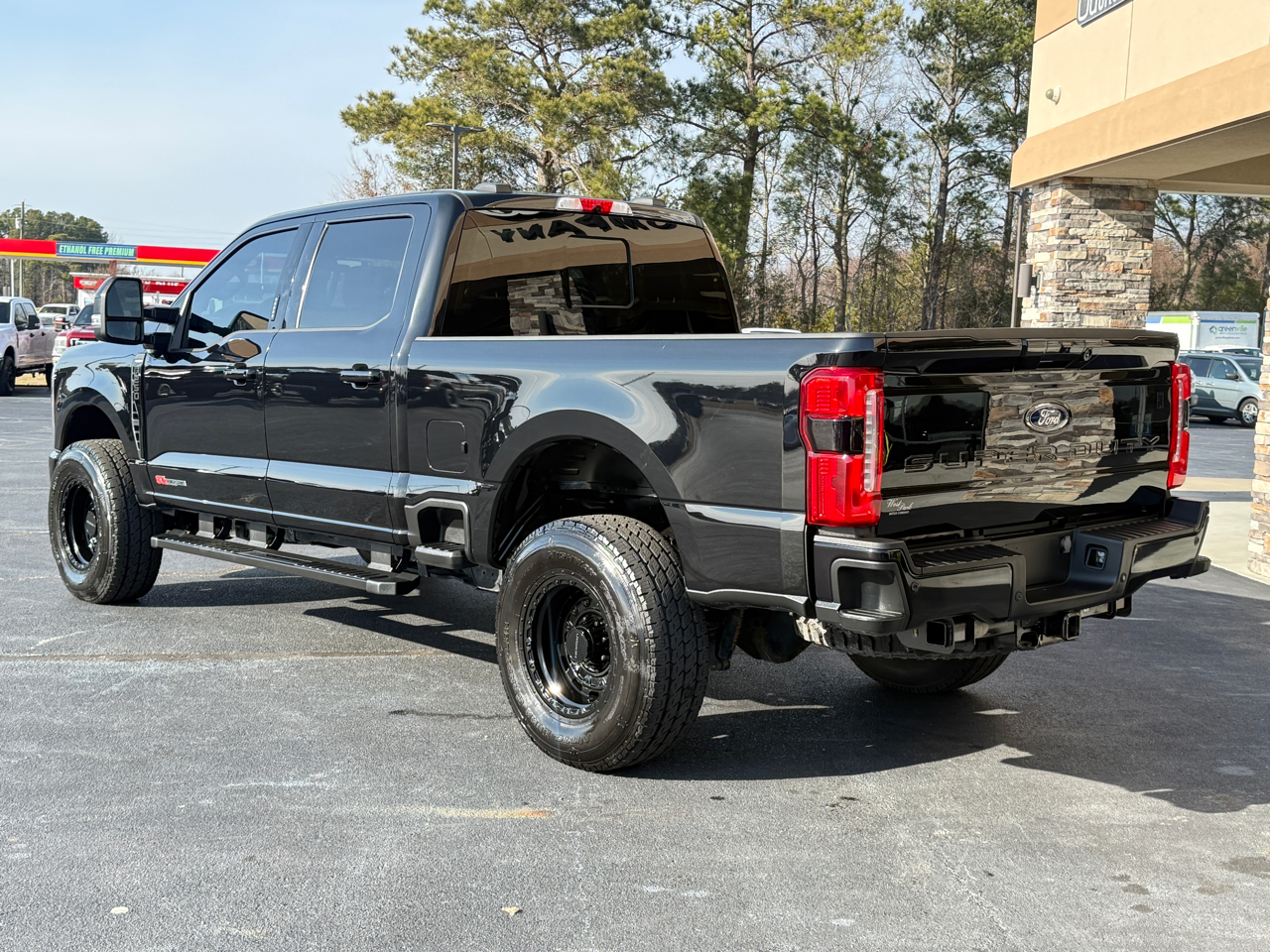 Ford F-250 SD Lariat Crew Cab 4WD 2023
