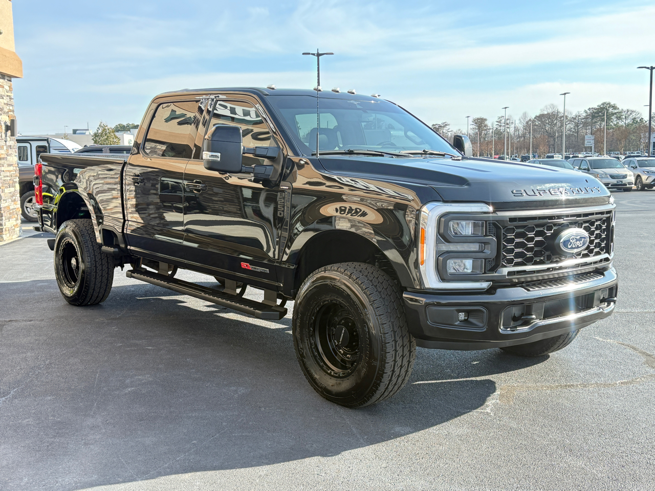 Ford F-250 SD Lariat Crew Cab 4WD 2023