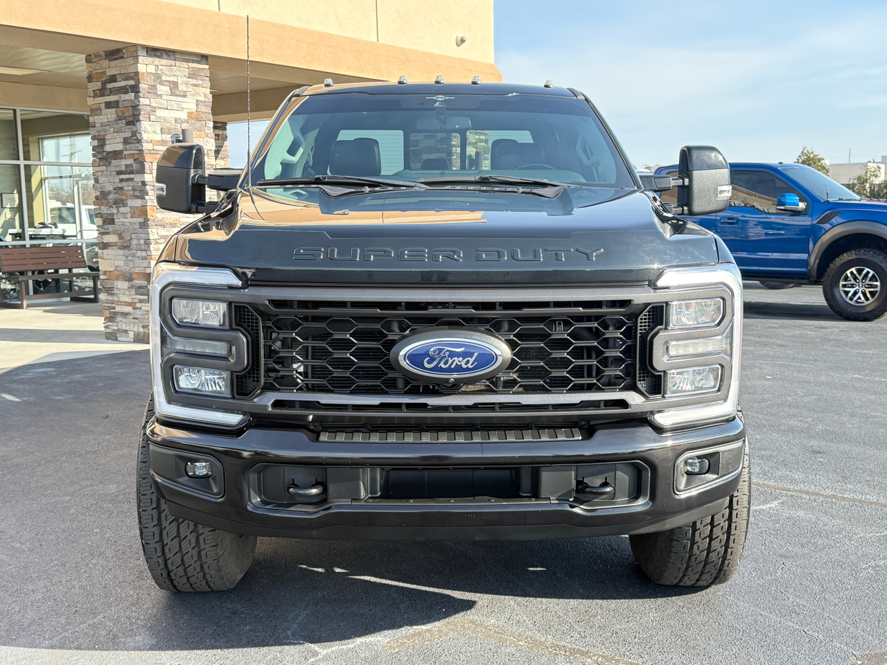 Ford F-250 SD Lariat Crew Cab 4WD 2023