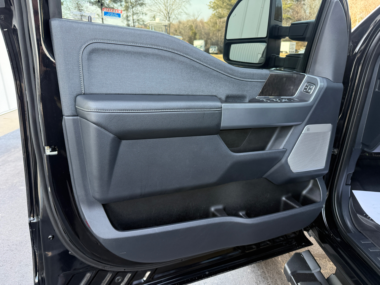 Ford F-250 SD Lariat Crew Cab 4WD 2023