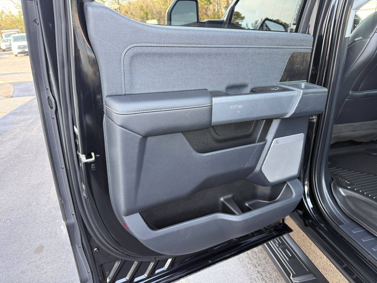 Ford F-250 SD Lariat Crew Cab 4WD 2023