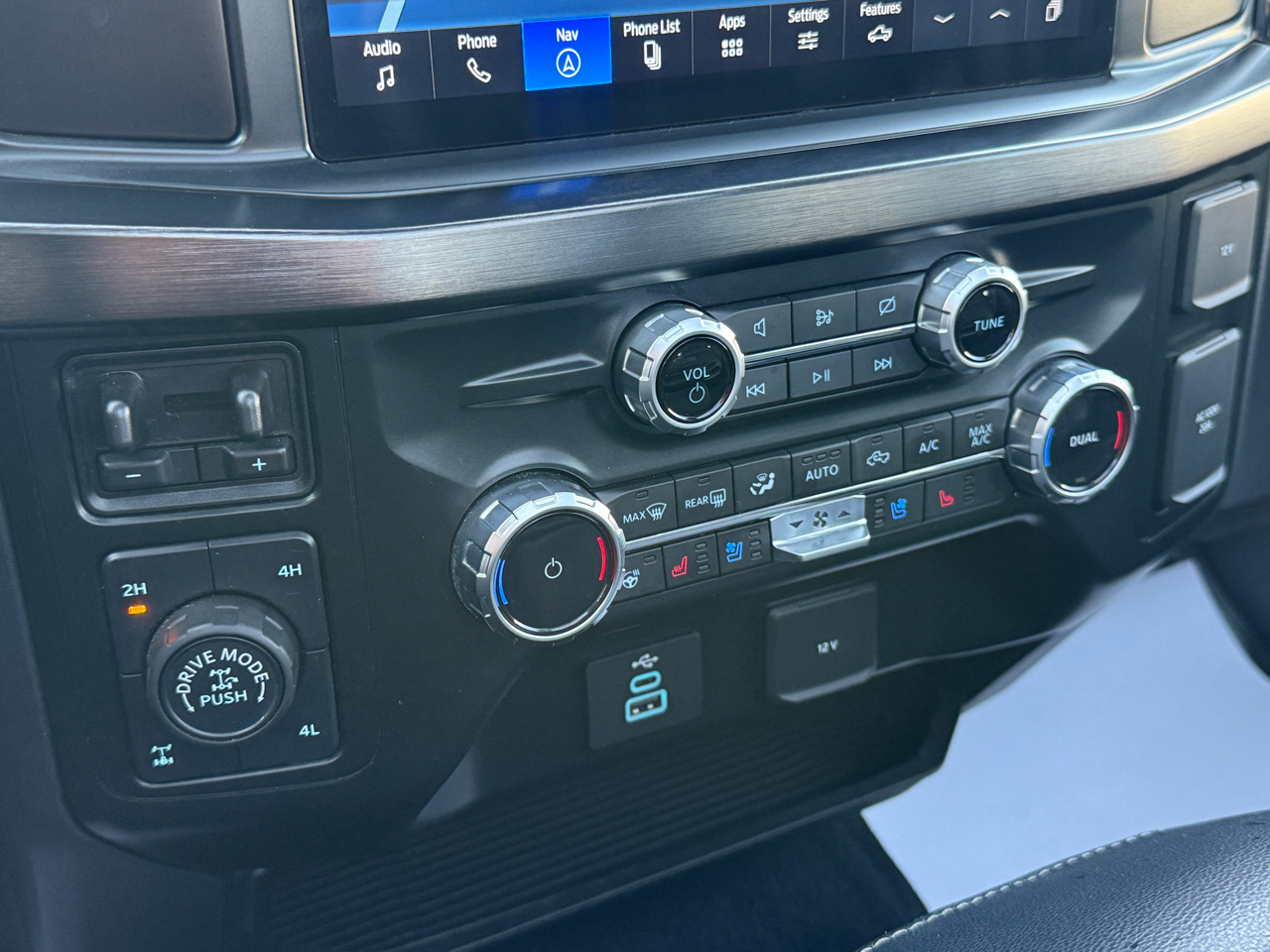 Ford F-250 SD Lariat Crew Cab 4WD 2023