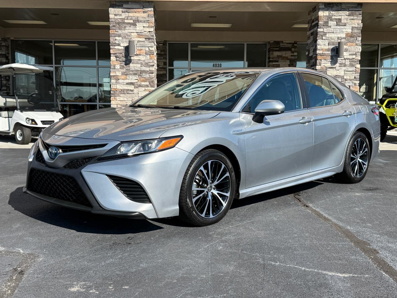 2020 Toyota Camry Hybrid SE