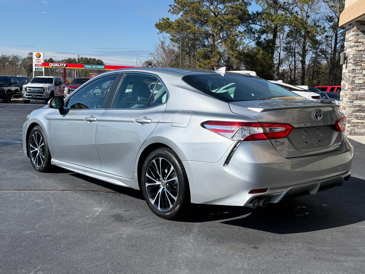 Toyota Camry Hybrid SE 2020
