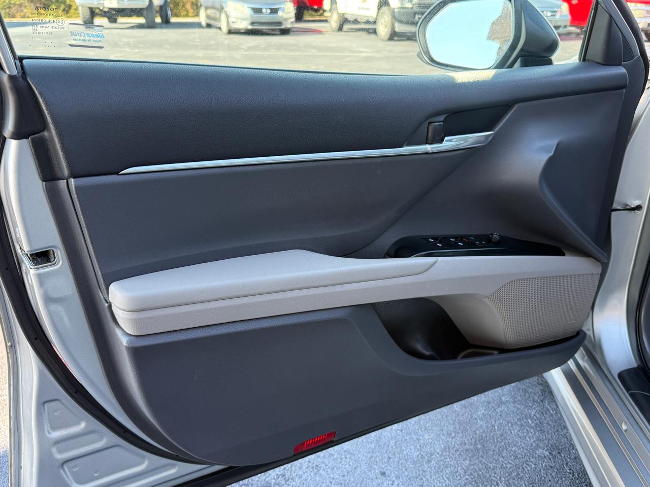 Toyota Camry Hybrid SE 2020