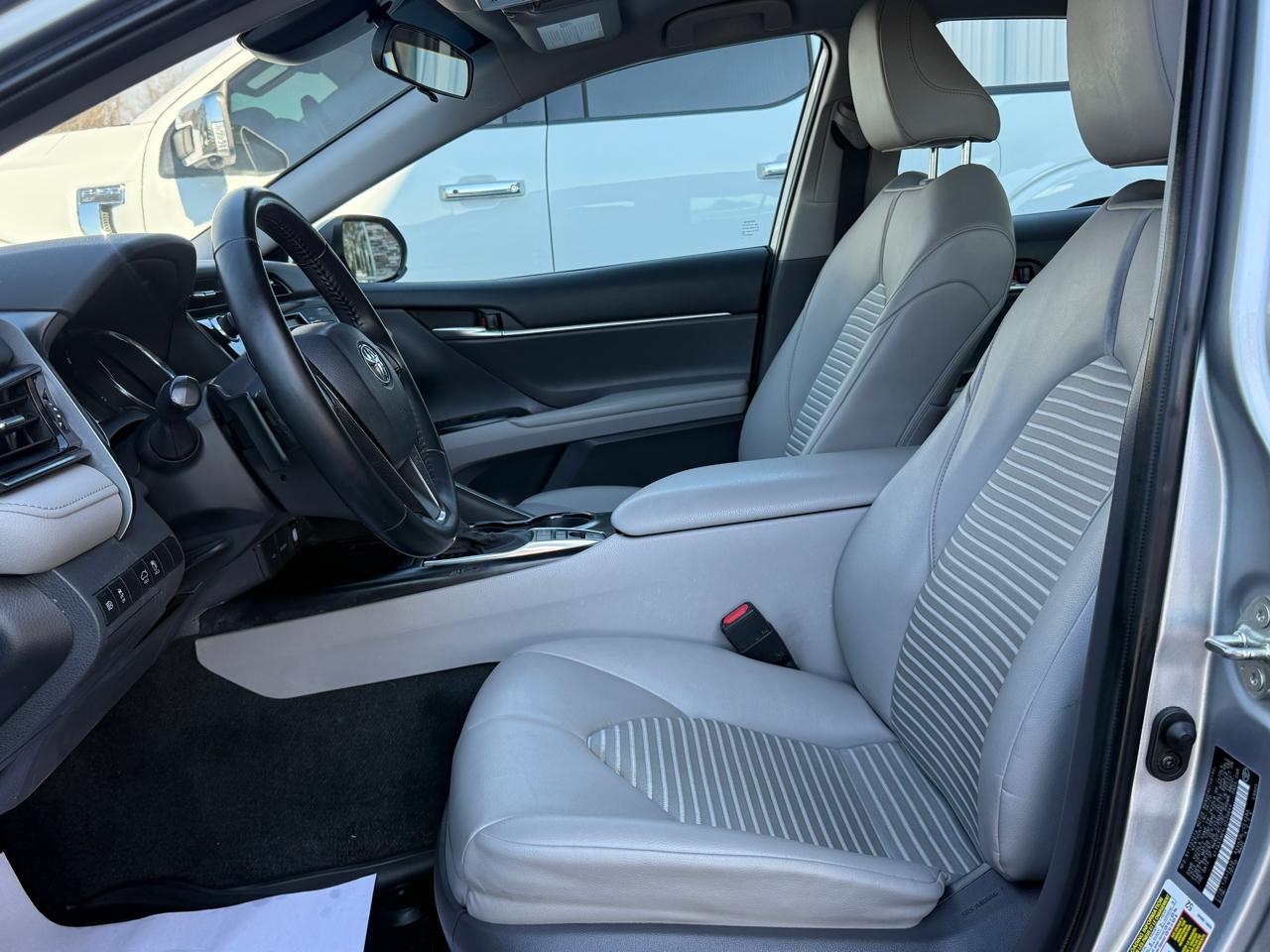 Toyota Camry Hybrid SE 2020