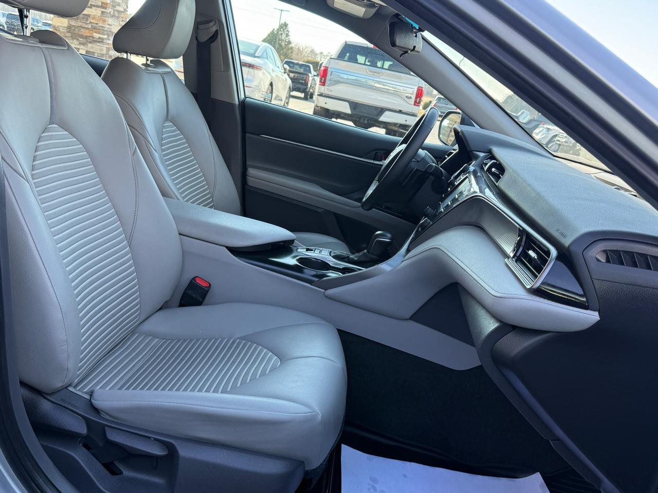 Toyota Camry Hybrid SE 2020