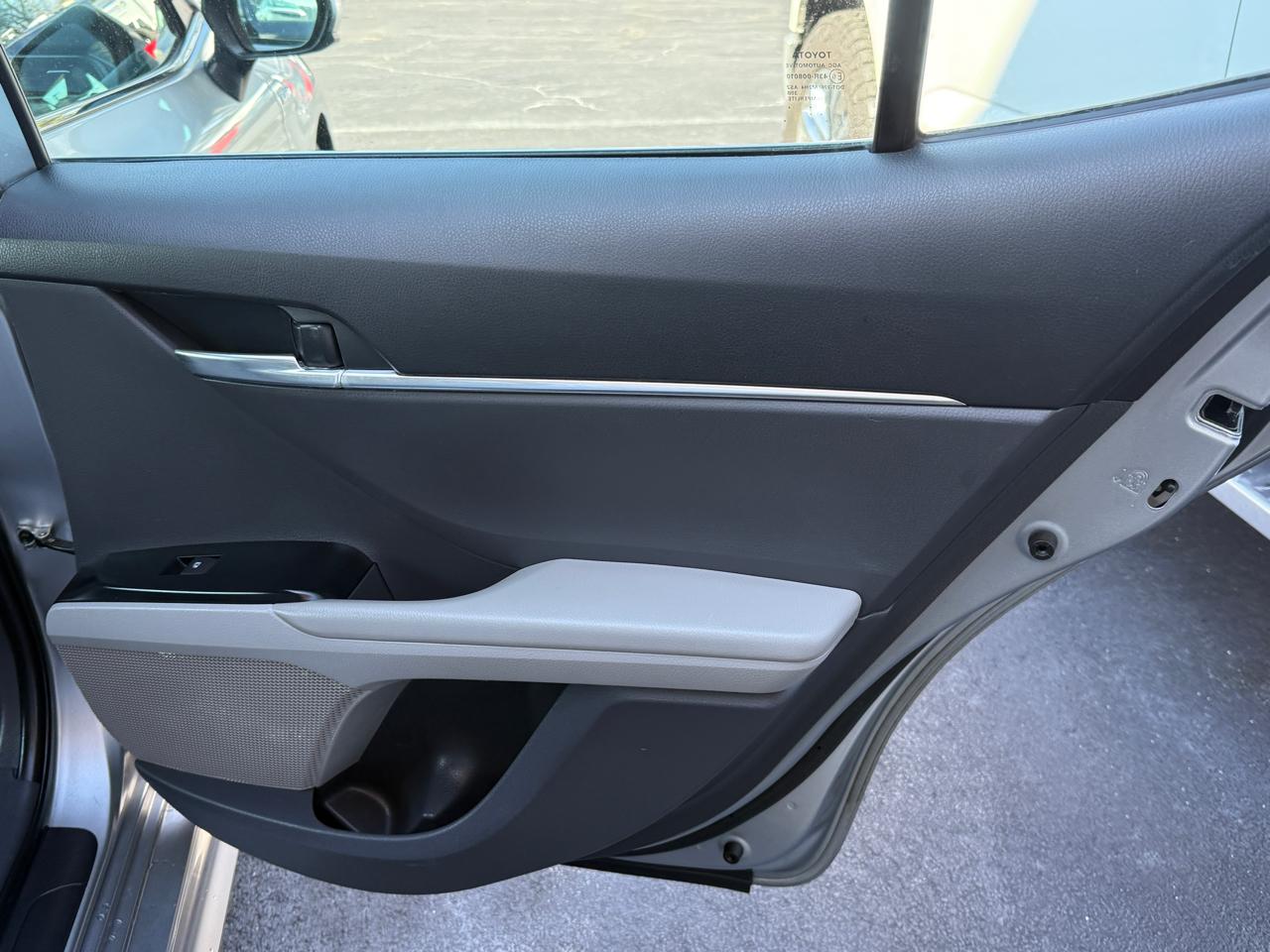 Toyota Camry Hybrid SE 2020