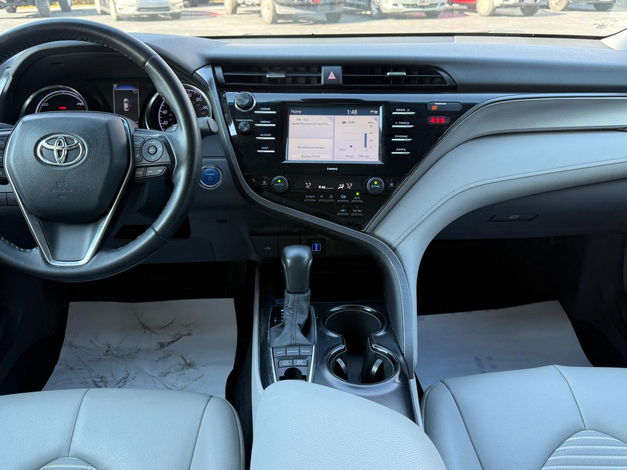 Toyota Camry Hybrid SE 2020