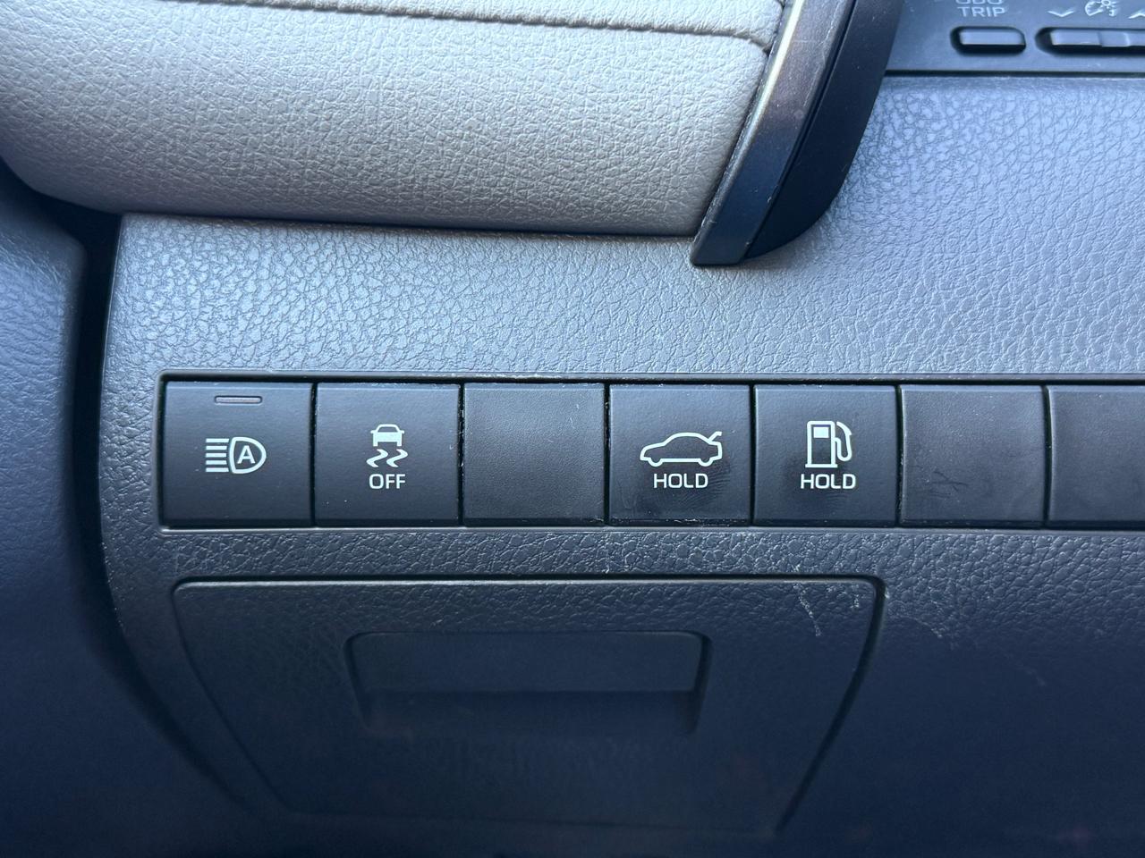 Toyota Camry Hybrid SE 2020