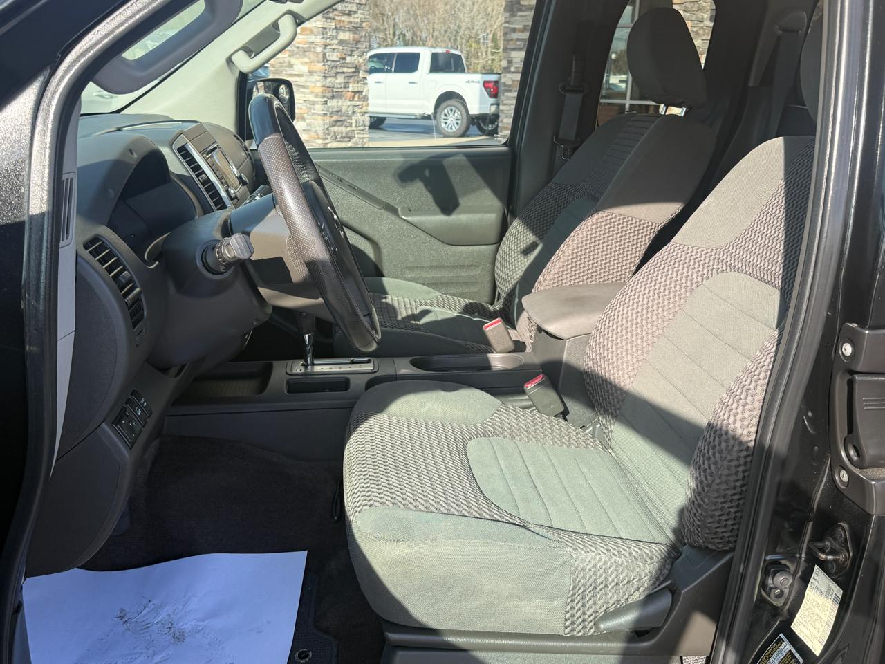 Nissan Frontier S Crew Cab 5AT 4WD 2016