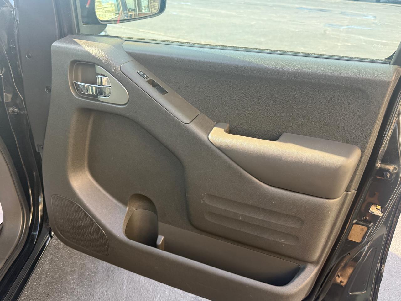 Nissan Frontier S Crew Cab 5AT 4WD 2016