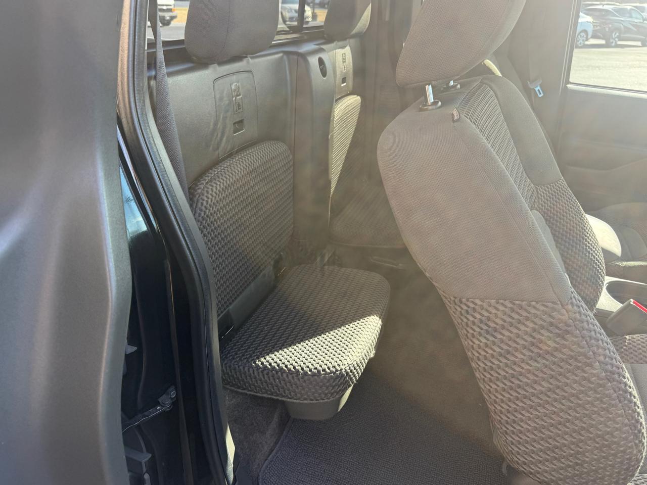 Nissan Frontier S Crew Cab 5AT 4WD 2016