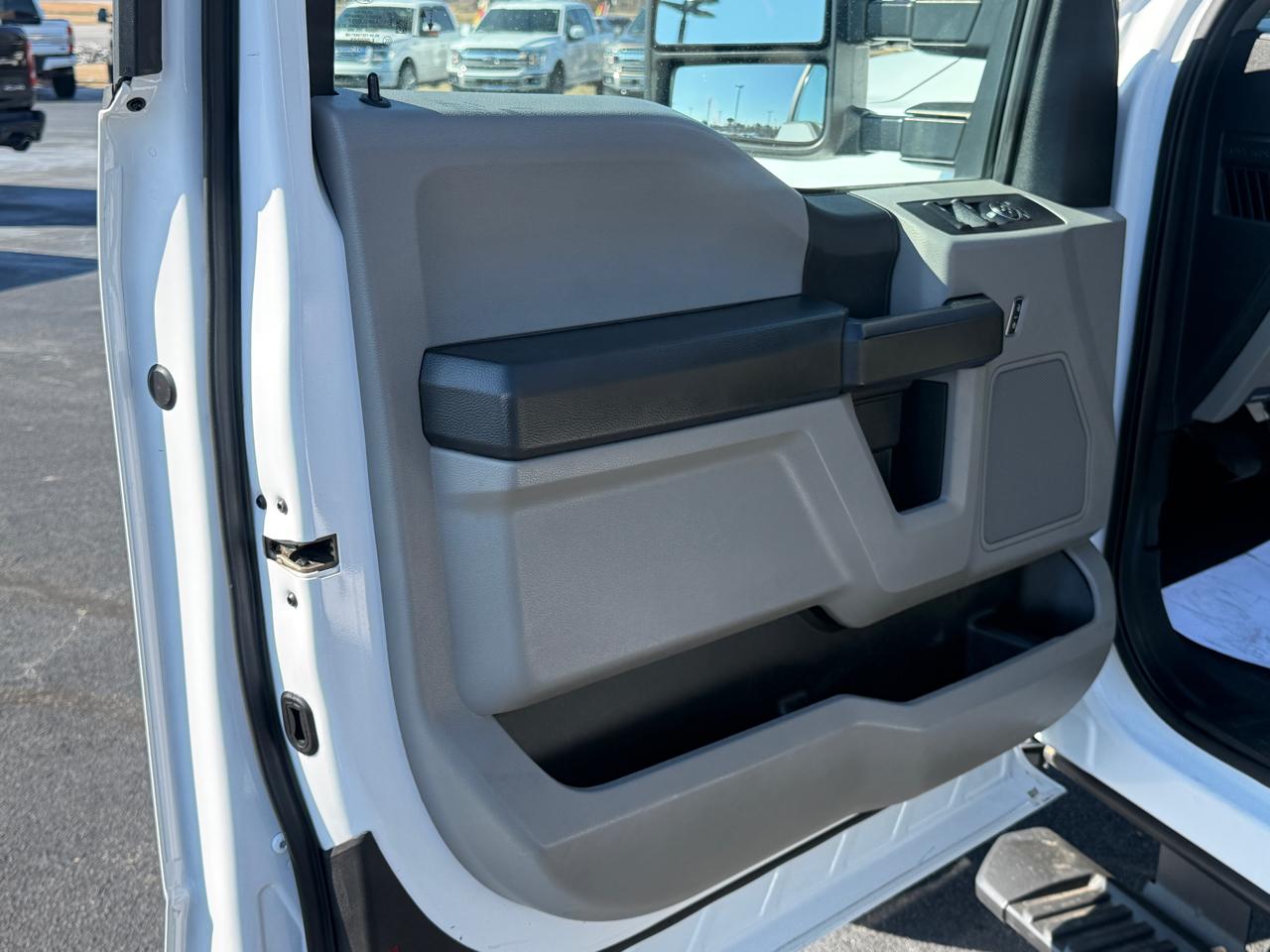 Ford F-350 SD XL SuperCab Long Bed 4WD DRW 2021