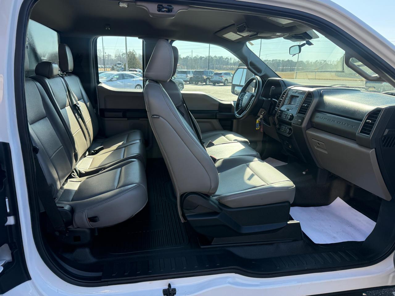 Ford F-350 SD XL SuperCab Long Bed 4WD DRW 2021