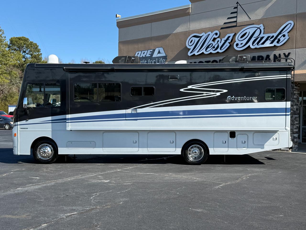 Winnebago Adventurer  2020