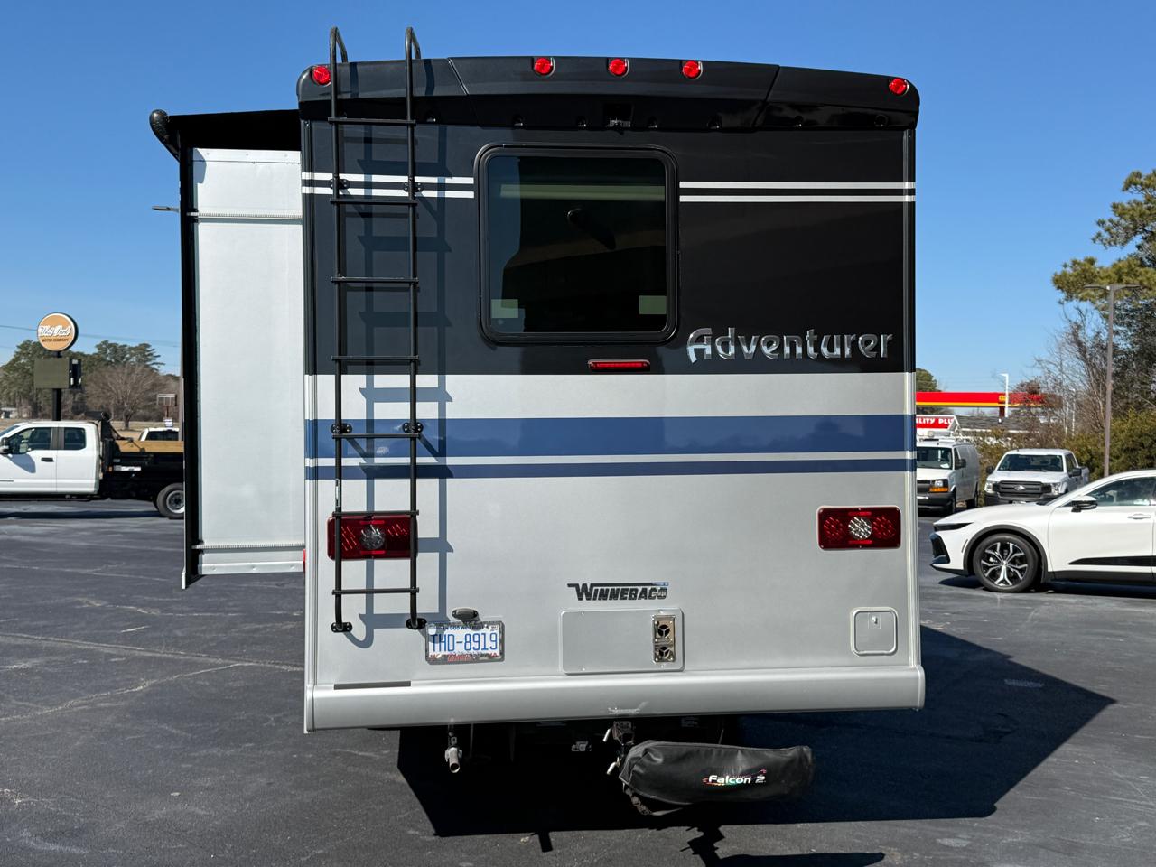 Winnebago Adventurer  2020