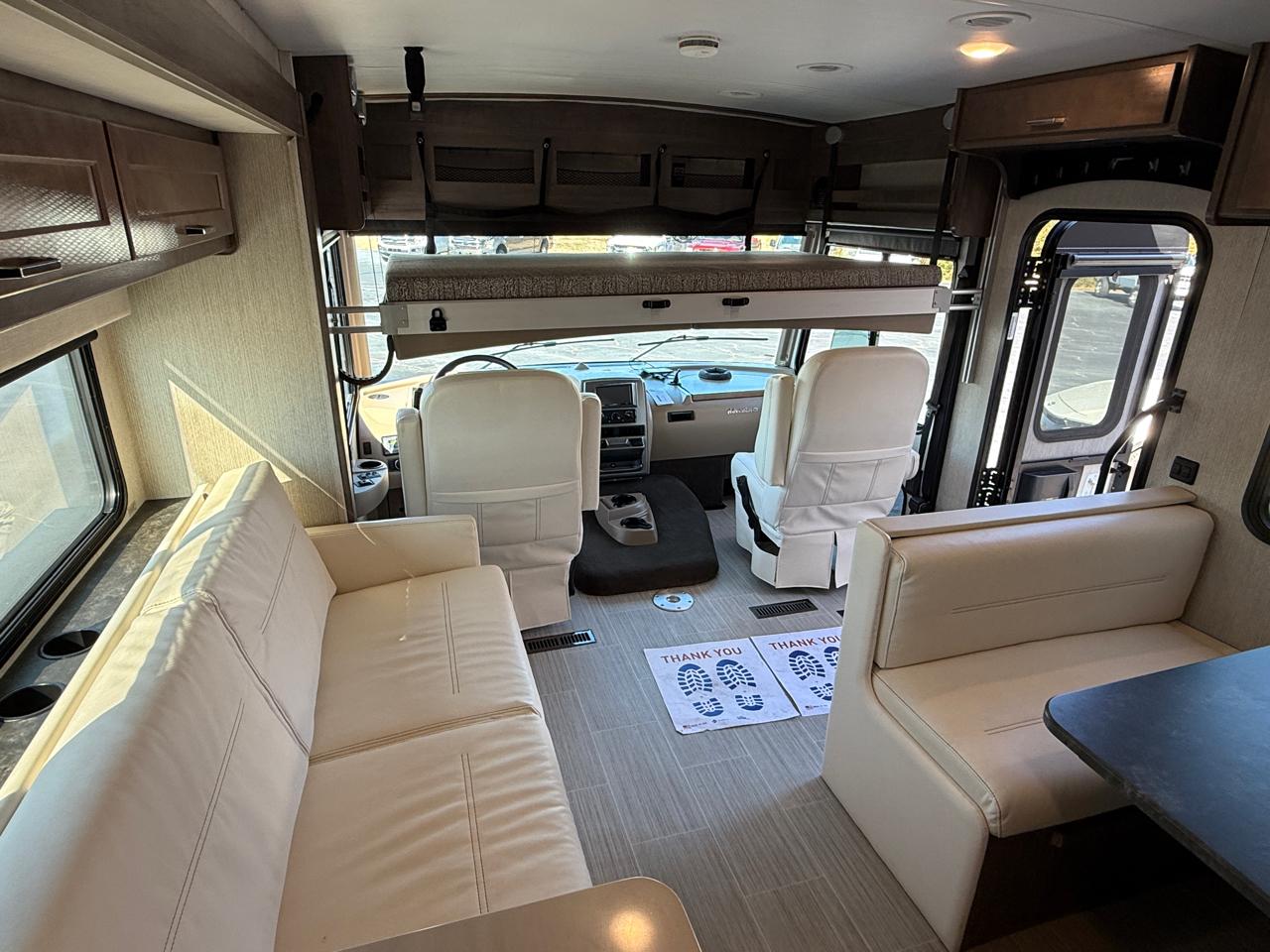 Winnebago Adventurer  2020