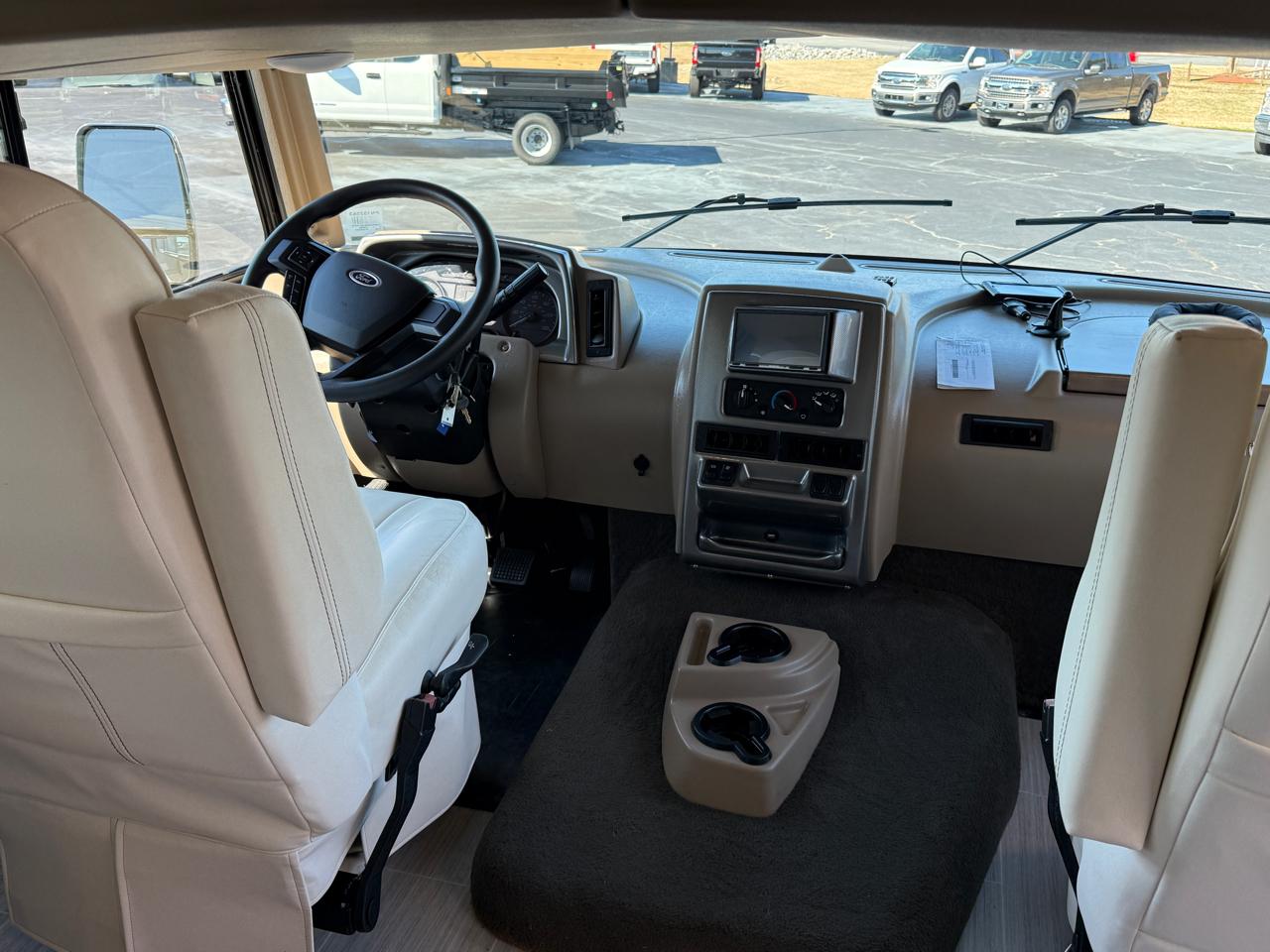 Winnebago Adventurer  2020