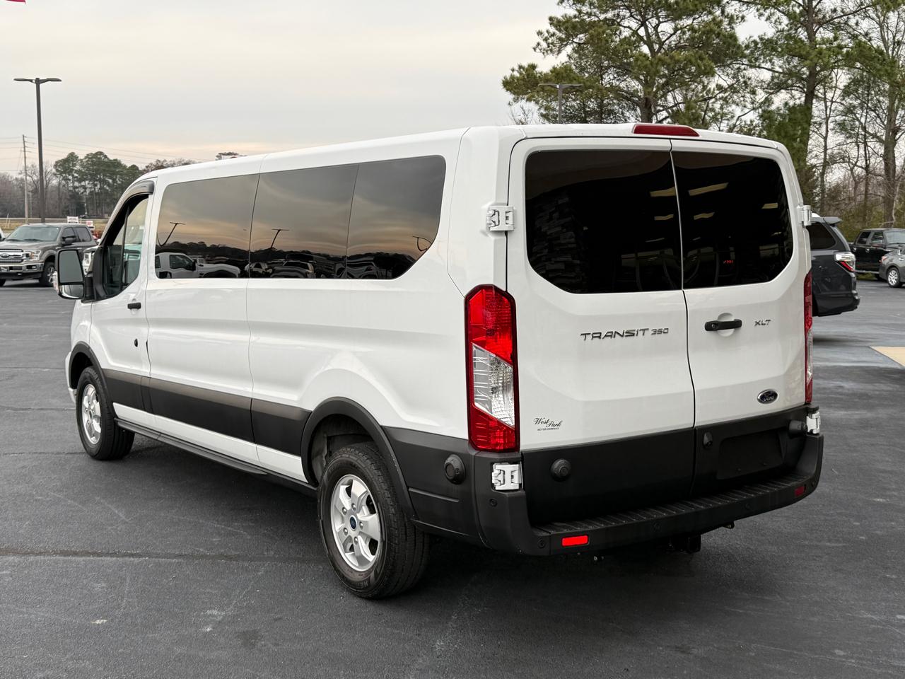 Ford Transit 350 Wagon Low Roof XL w/Sliding Pass. 148-in. WB 2020