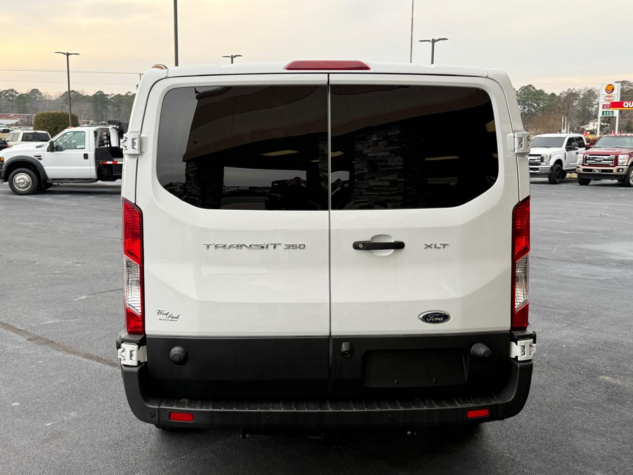 Ford Transit 350 Wagon Low Roof XL w/Sliding Pass. 148-in. WB 2020