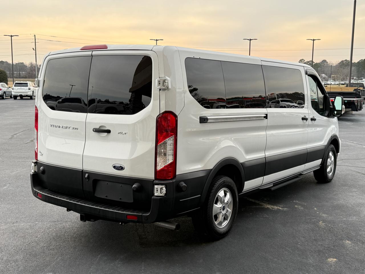 Ford Transit 350 Wagon Low Roof XL w/Sliding Pass. 148-in. WB 2020