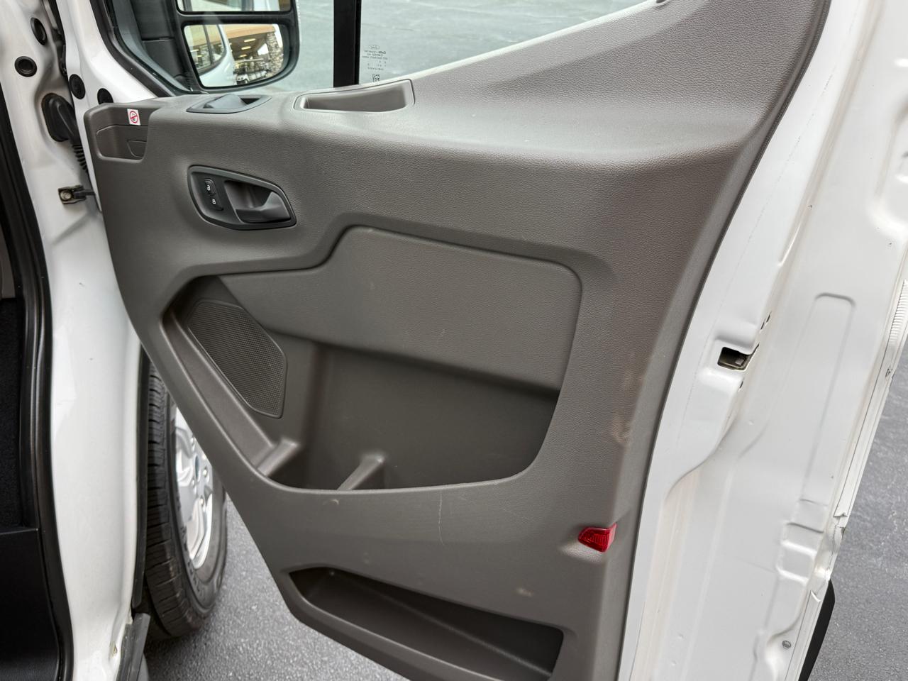 Ford Transit 350 Wagon Low Roof XL w/Sliding Pass. 148-in. WB 2020